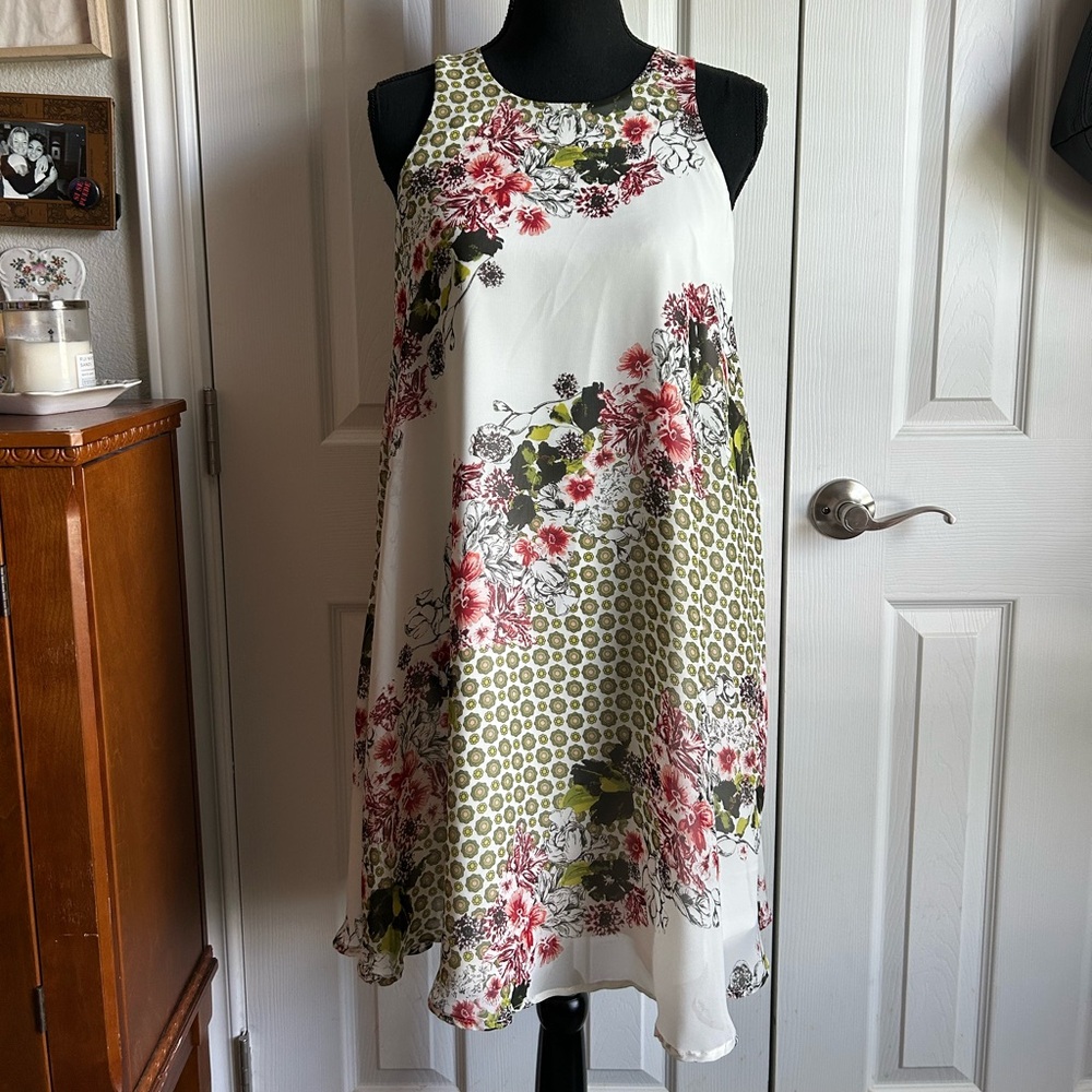 C Est 1946 floral white sleeveless shift dress